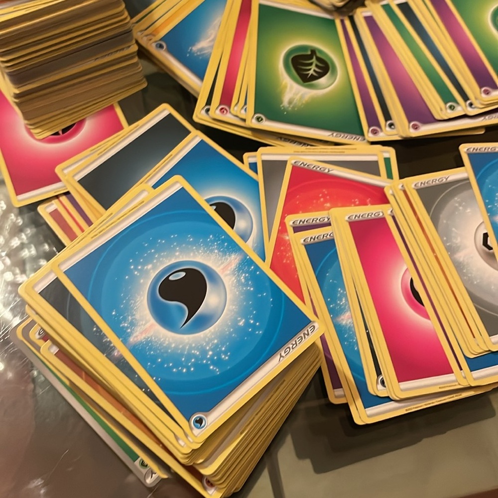 3 lbs of pokemon energy trading cards - Picture 2 of 4